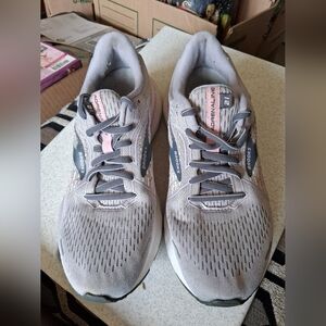 Brooks ADRENALINE 21 Women's Running Shoes - Light Gray with Pink Trim Size 8